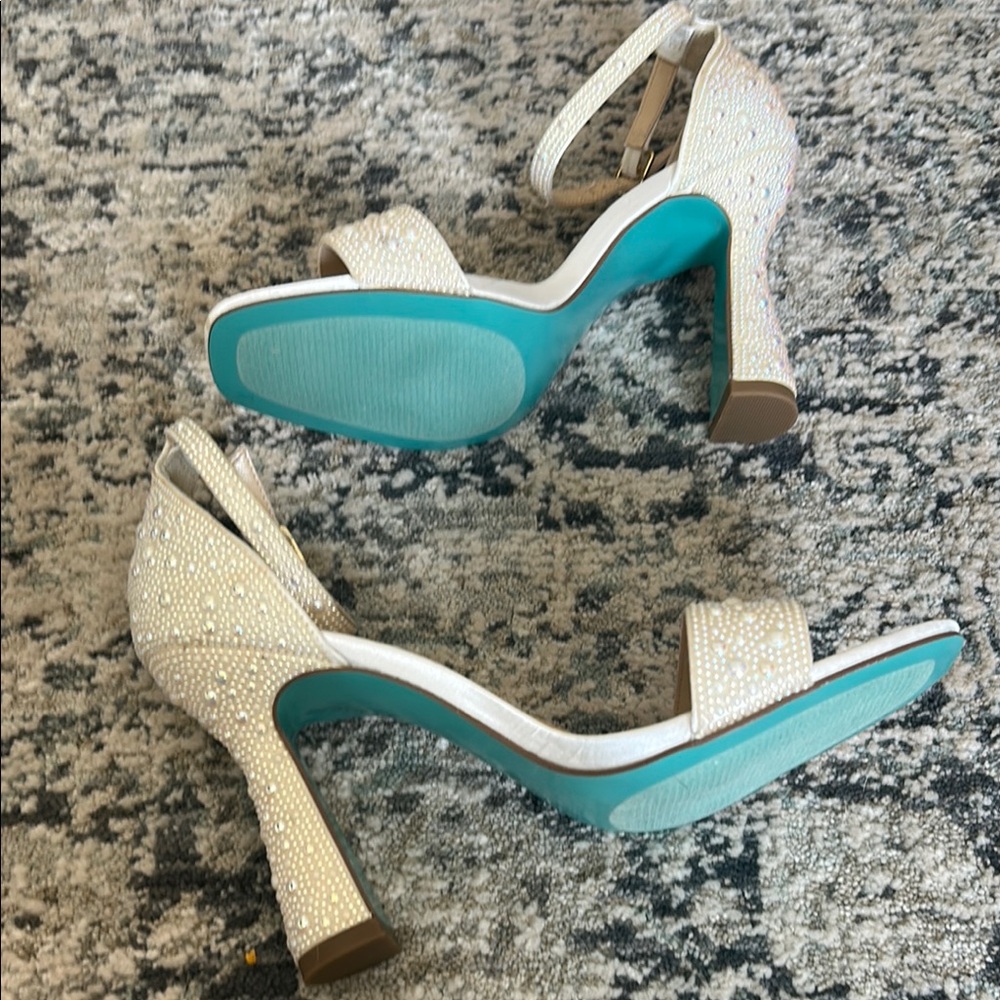 Betsey Johnson Cream Heeled Sandals with Ankle Strap wedding bridal - Picture 2 of 7